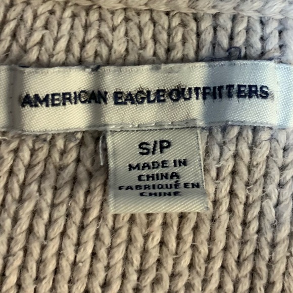 Amer Eagle Outfitter basic cream sweater, 3/4 sleeves - Picture 8 of 10